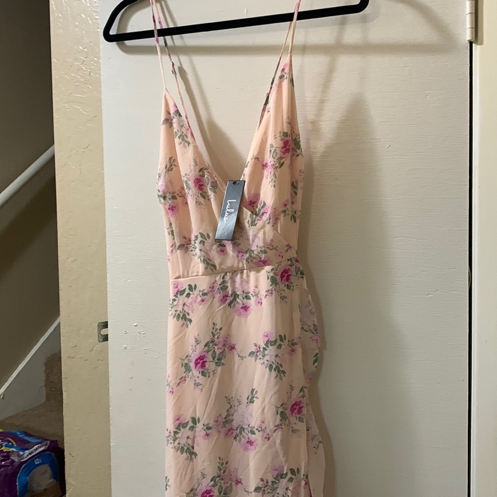 Lulus new with tags peach floral lace back with zipper